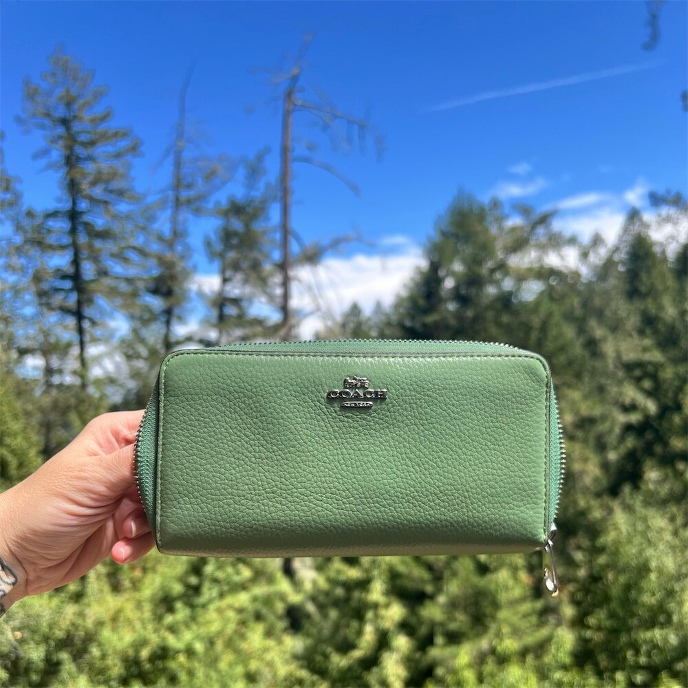 COACH Long Zip-Around GREEN Crossgrain Leather Wallet Silver Hardware AUTHENTIC